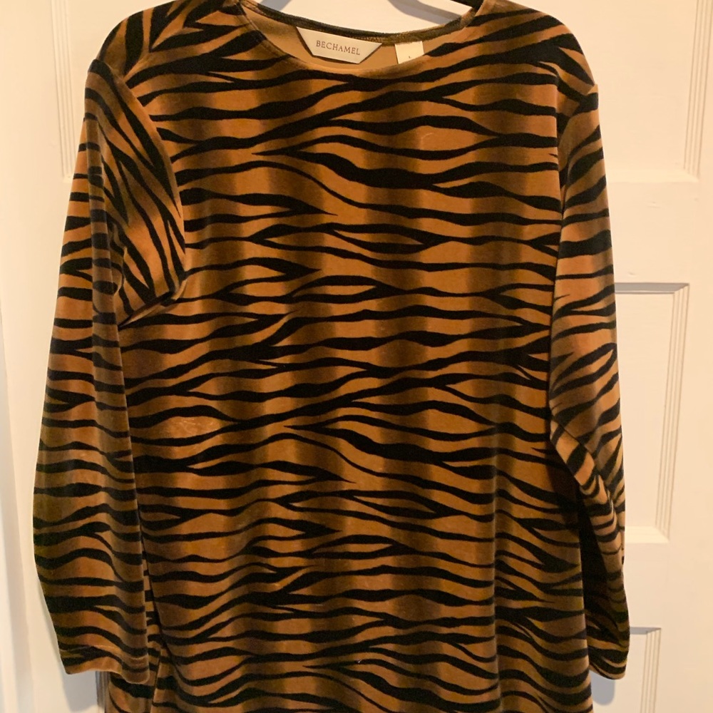 Animal Print Scoop Neck Women’s Large
